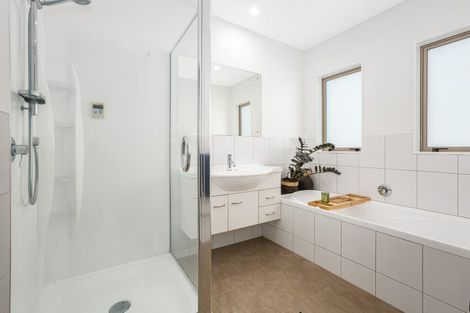 Photo of property in 61 Quadrant Heights, Paraparaumu, 5032