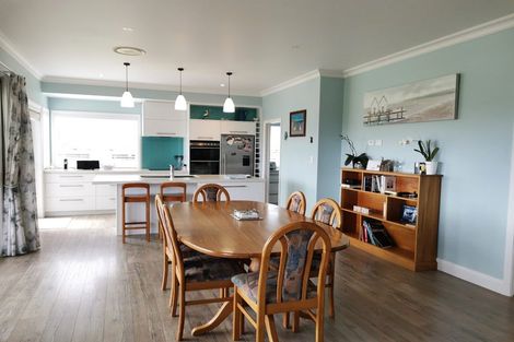 Photo of property in 2 Cayman Court, One Tree Point, 0118