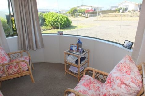 Photo of property in 17 Hennessy Street East, Foxton Beach, Foxton, 4815