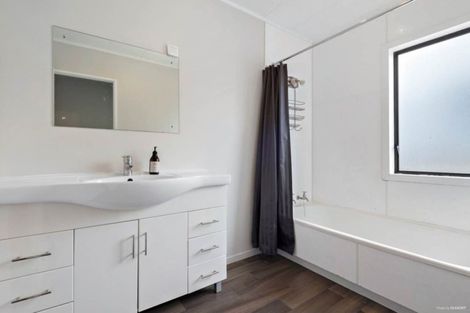 Photo of property in 11 Mona Vale, West Harbour, Auckland, 0618