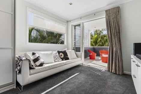 Photo of property in 20 Marine Parade, Mellons Bay, Auckland, 2014