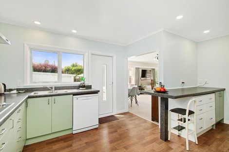 Photo of property in 5 Surrey Street, Tawa, Wellington, 5028