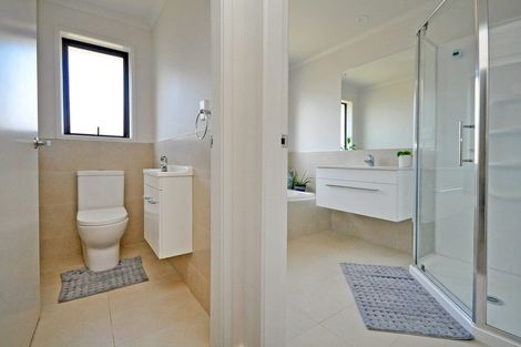 Photo of property in 17 Dumas Place, Rosehill, Papakura, 2113