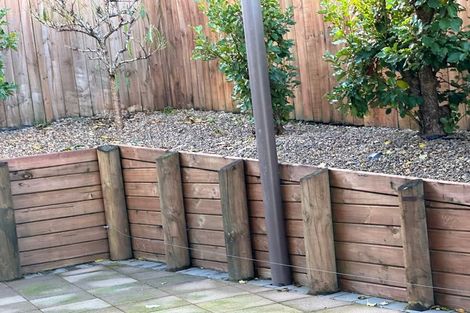 Photo of property in 5 Gibbston Crescent, Flat Bush, Auckland, 2016