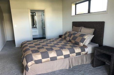 Photo of property in 1 Valley Crescent, Wanaka, 9305