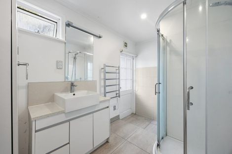 Photo of property in 4 Riverhills Avenue, Pakuranga Heights, Auckland, 2010