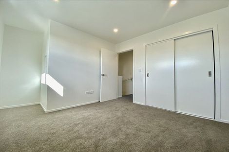 Photo of property in 5/12 Enderby Drive, Te Atatu Peninsula, Auckland, 0610