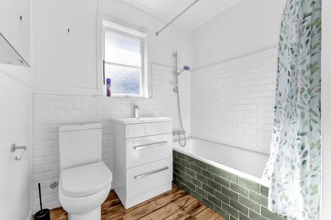 Photo of property in 210 Pilkington Road, Point England, Auckland, 1072