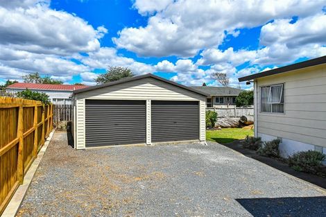 Photo of property in 13 Helms Place, Manurewa, Auckland, 2102