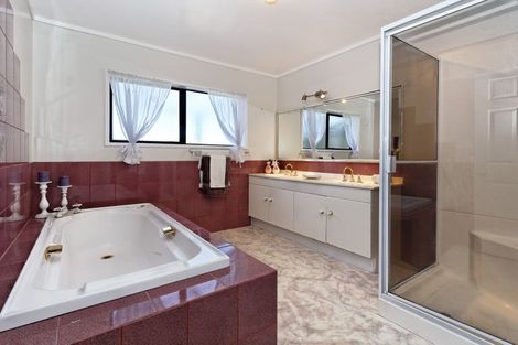 Photo of property in 2 Khaleel Place, Henderson, Auckland, 0612