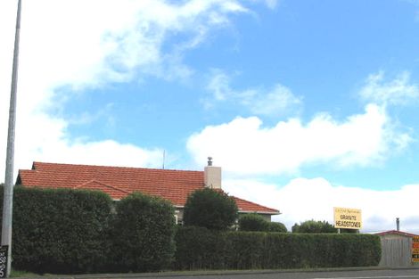 Photo of property in 4138 Great North Road, Glendene, Auckland, 0602