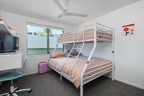 Photo of property in 2/135 Marine Parade, Mount Maunganui, 3116