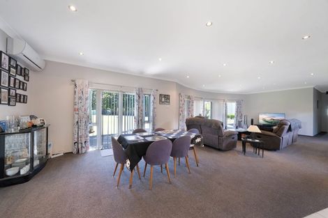 Photo of property in 154 Boord Crescent, Kumeu, 0891