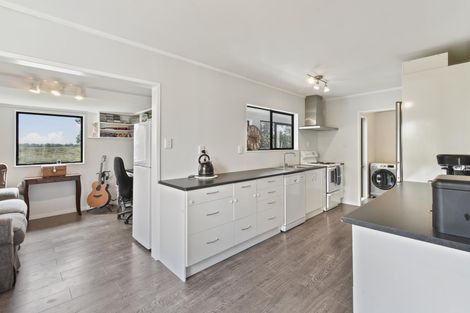 Photo of property in 12 Seaward Place, Wattle Downs, Auckland, 2103