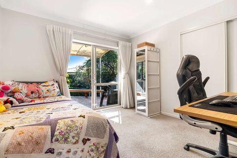 Photo of property in 15 Cabeleigh Drive, Helensville, 0800