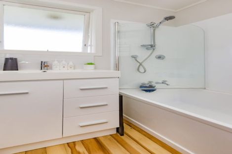 Photo of property in 17 Hamilton Drive, Waiuku, 2123