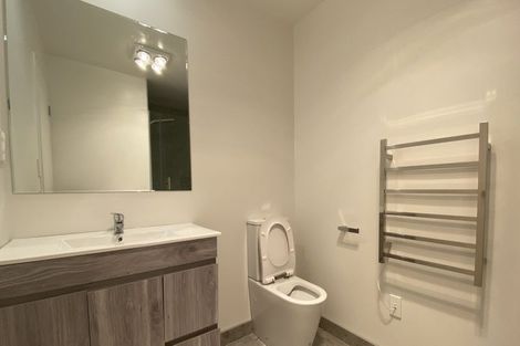 Photo of property in 2/86 Fred Taylor Drive, Westgate, Auckland, 0814