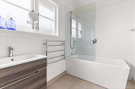 Photo of property in 1417 Woodstock Avenue, Mayfair, Hastings, 4122