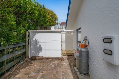 Photo of property in 12a Eagle Place, Red Beach, 0932