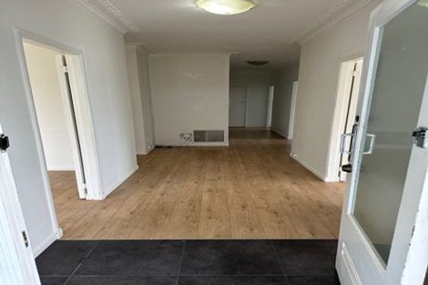 Photo of property in 11 Otahuri Crescent, Greenlane, Auckland, 1051