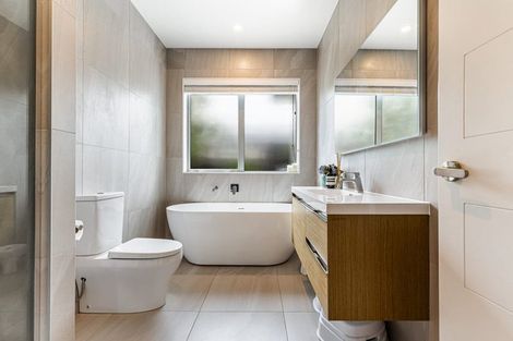 Photo of property in 9 Walter Ruddock Avenue, Kumeu, 0810