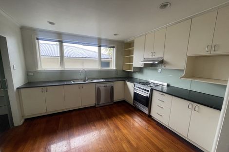 Photo of property in 2 Ilfracombe Place, Burnside, Christchurch, 8053