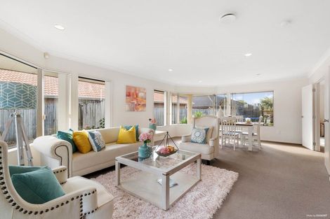 Photo of property in 14 Ballydonegan Rise, East Tamaki, Auckland, 2013