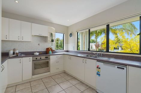 Photo of property in 37a Parr Terrace, Castor Bay, Auckland, 0620