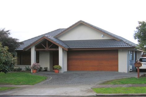 Photo of property in 4 Ridgefield Lane, East Tamaki Heights, Auckland, 2016