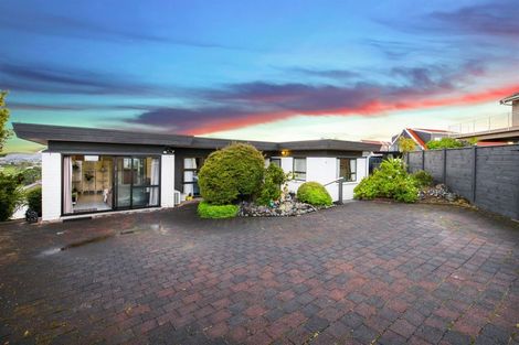 Photo of property in 2/262 Don Buck Road, Massey, Auckland, 0614