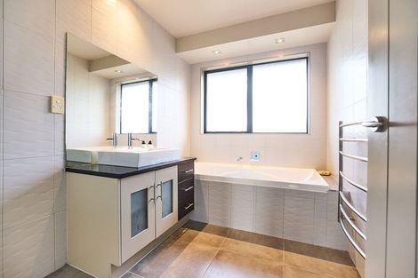 Photo of property in 17 Fernloche Place, Flat Bush, Auckland, 2016