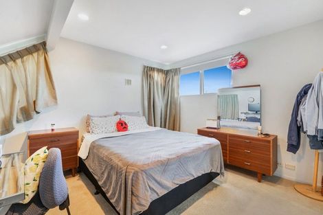 Photo of property in 1/21 Jumento Place, Unsworth Heights, Auckland, 0632