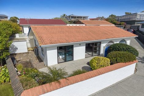 Photo of property in 12a Eagle Place, Red Beach, 0932