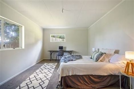 Photo of property in 2/35a Rangatira Road, Beach Haven, Auckland, 0626