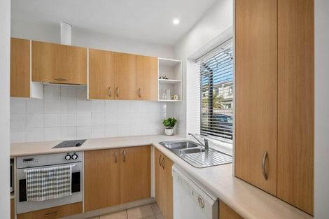 Photo of property in 8/9-13 Fields Parade, Oteha, Auckland, 0632
