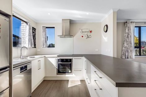 Photo of property in 7 Discovery Place, Marfell, New Plymouth, 4310