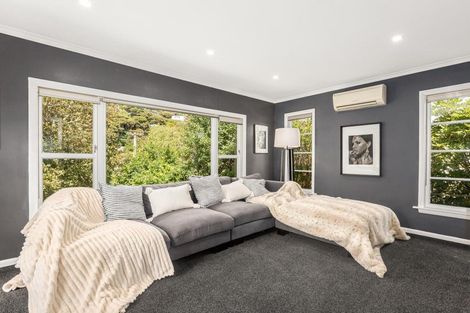 Photo of property in 17 Kiriwai Road, Paremata, Porirua, 5024