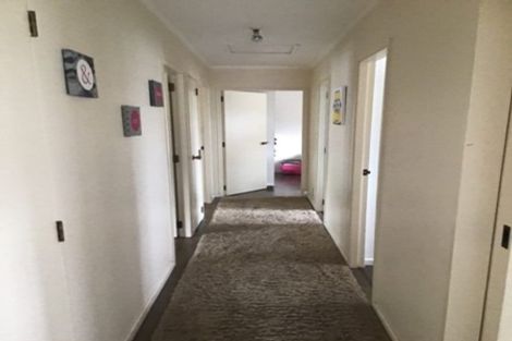 Photo of property in 55 Hobsonville Road, West Harbour, Auckland, 0618