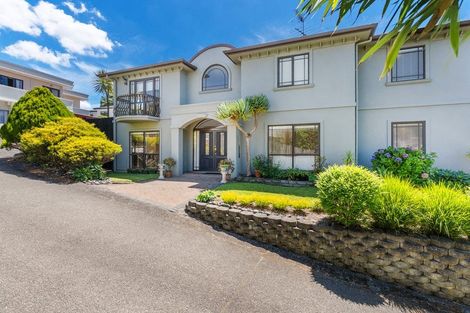 Photo of property in 28a Woodstock Road, Forrest Hill, Auckland, 0620