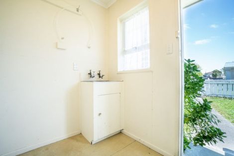 Photo of property in 3 Seddon Street, Takaro, Palmerston North, 4412