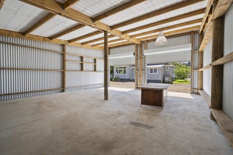 Photo of property in 19 Ongo Road, Hunterville, 4730
