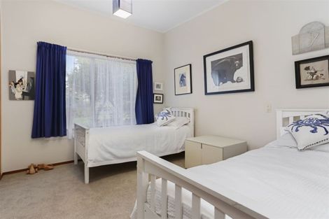 Photo of property in 138 Glenfield Road, Birkenhead, Auckland, 0626