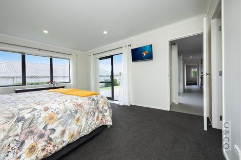 Photo of property in 42 Gilbransen Road, Kumeu, 0810