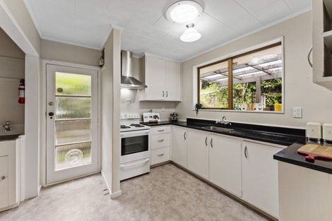 Photo of property in 2/110 Pinehaven Road, Pinehaven, Upper Hutt, 5019
