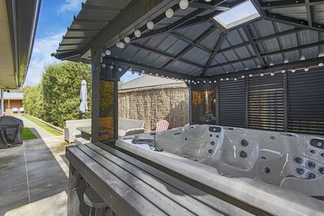 Photo of property in 37 Durrell Way, Rolleston, 7614