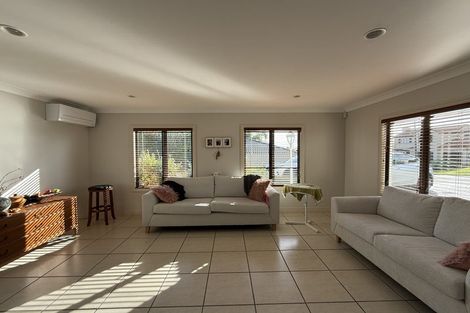 Photo of property in 11 Dunvegan Rise, East Tamaki Heights, Auckland, 2016