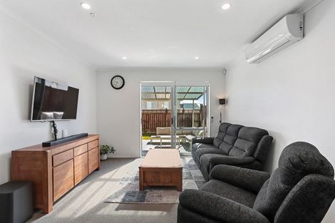 Photo of property in 19 Forbes Mccammon Drive, Swanson, Auckland, 0614