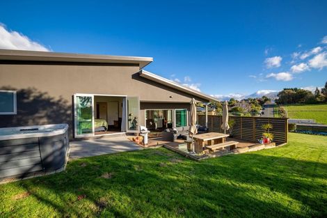 Photo of property in 15 Lionel Place, Mapua, 7005