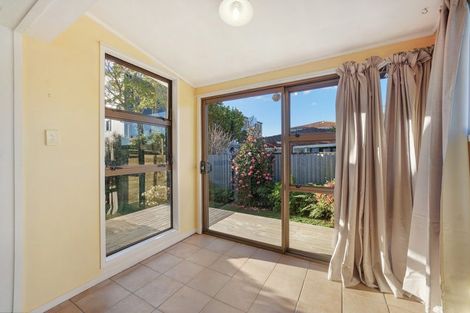 Photo of property in 2/13 Northall Road, New Lynn, Auckland, 0600