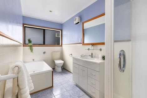 Photo of property in 15 Victory Crescent, Tawa, Wellington, 5028